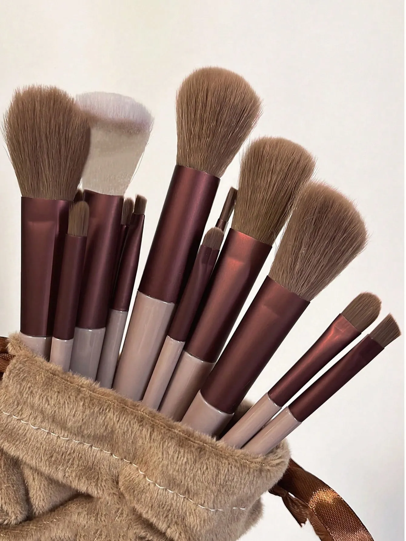 13pcs Two Tone Portable Makeup Brush Set Eye Shadow Powder Blusher Brush Girl Beauty Cosmetic Brush Makeup Tools Storage Bag