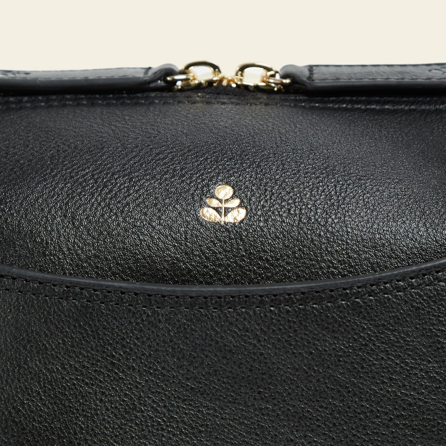 Beatrice Handbag - Black Daisy Stem